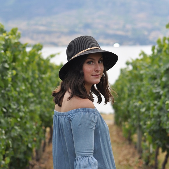 Meet your Posher, Olivia - Picture 1 of 1